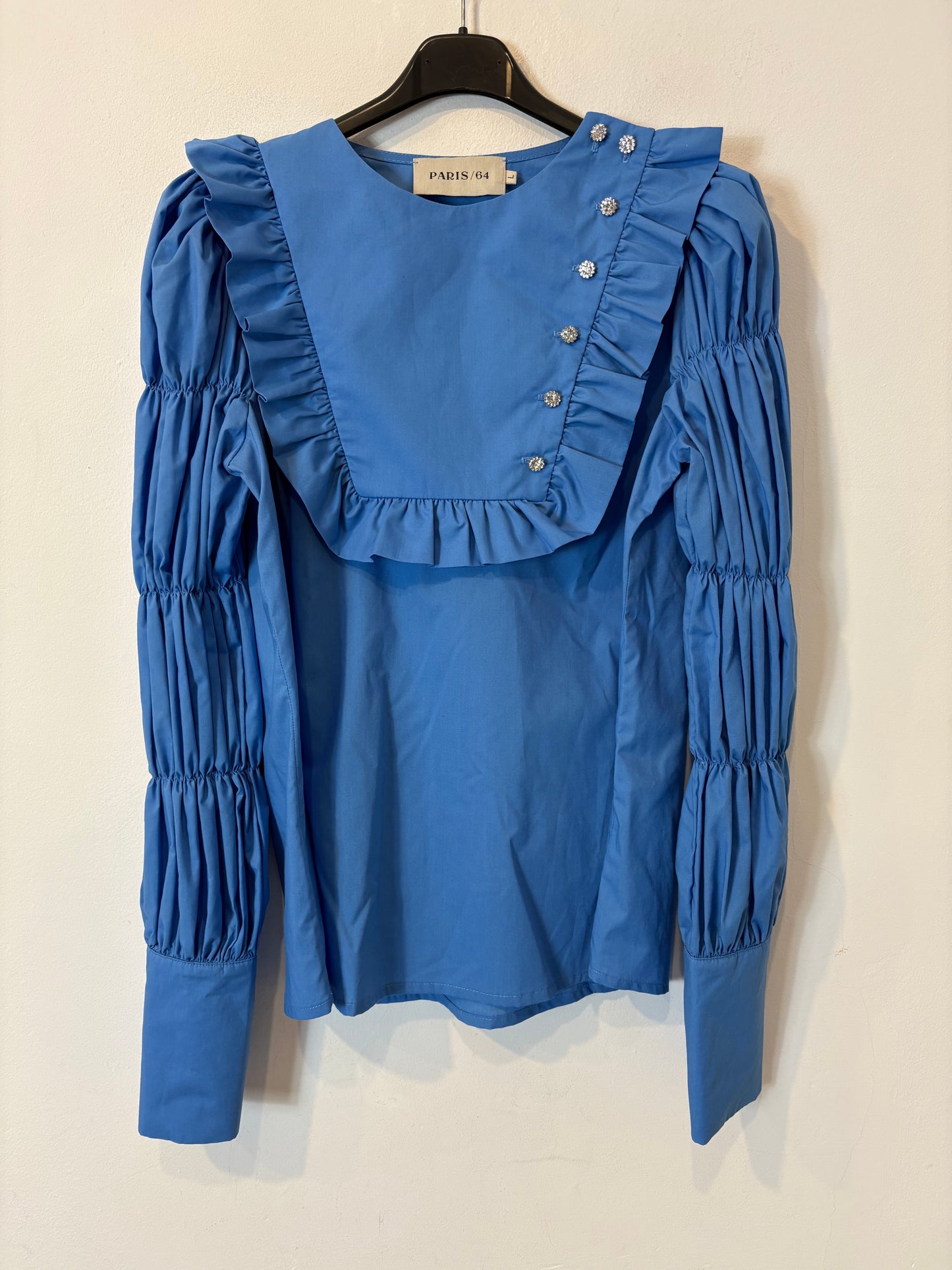 PARIS 64. Camisa azul manga fruncidos