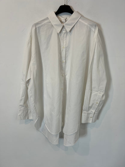 ZARA. White shirt with button detail on the back. TM