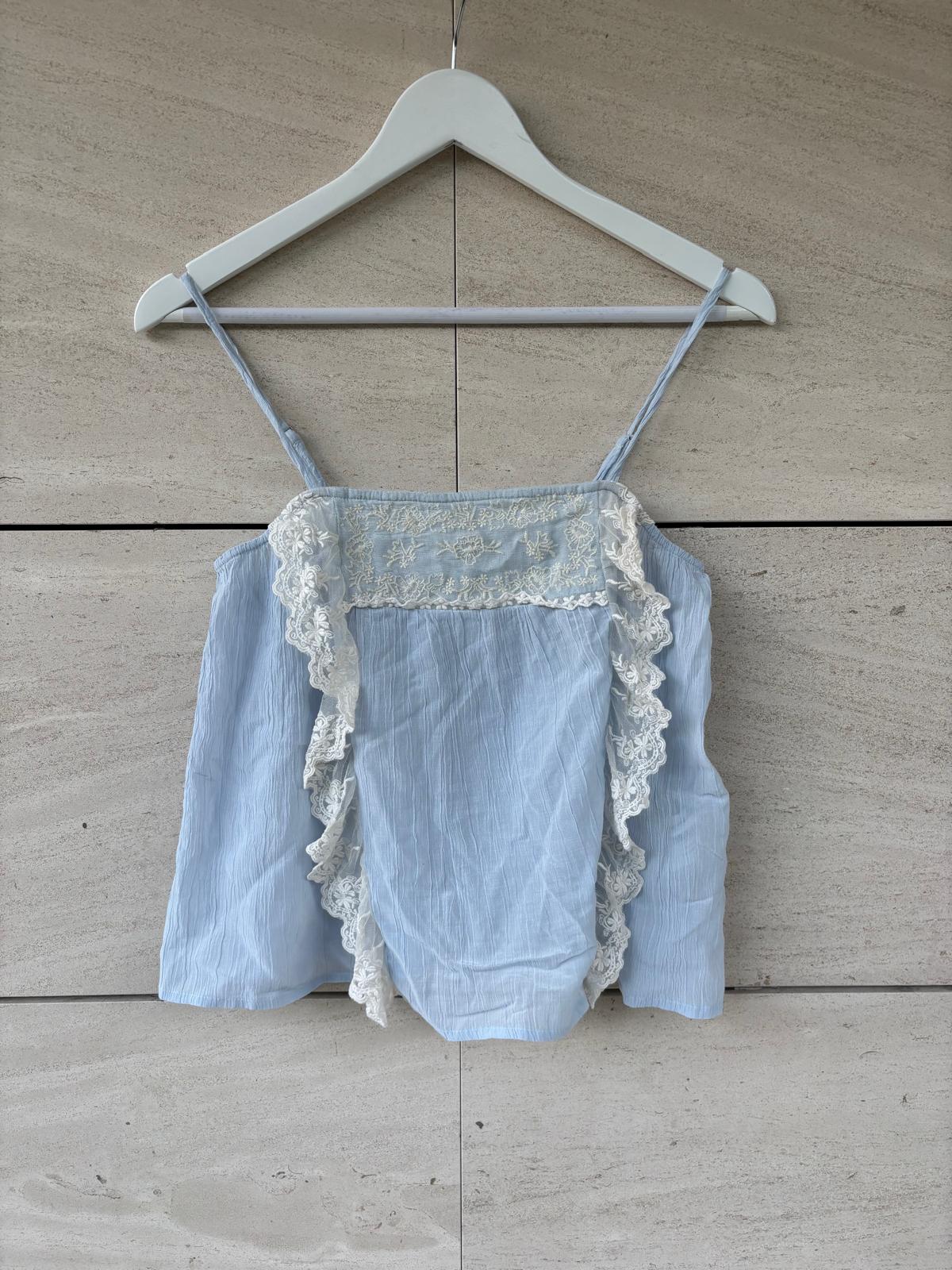 ZARA. Top azul  claro lencero