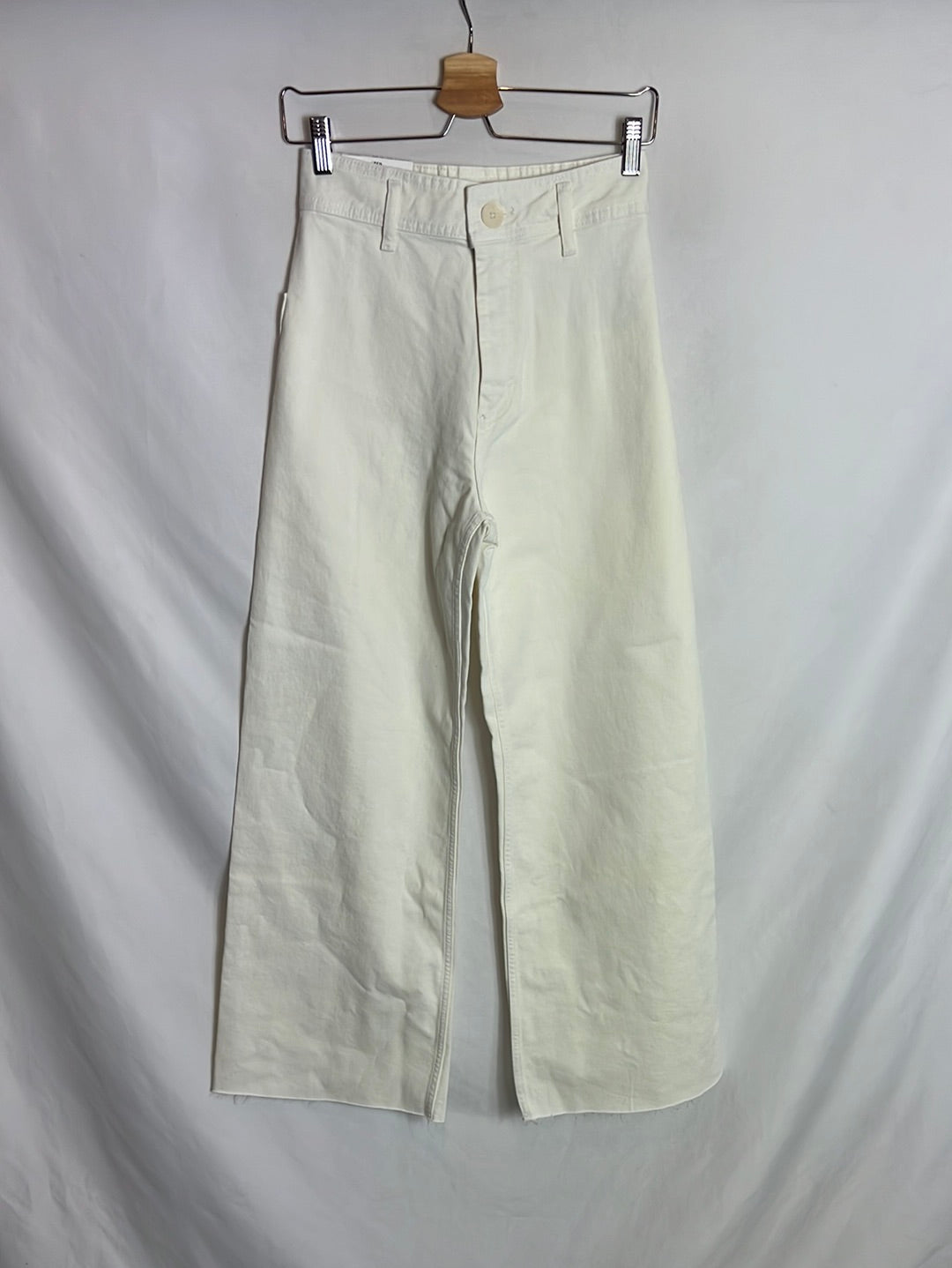 ZARA. Pantalón blanco culotte. T 36