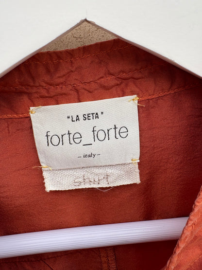 FORTE FORTE. Total look falda y camisa seda teja
