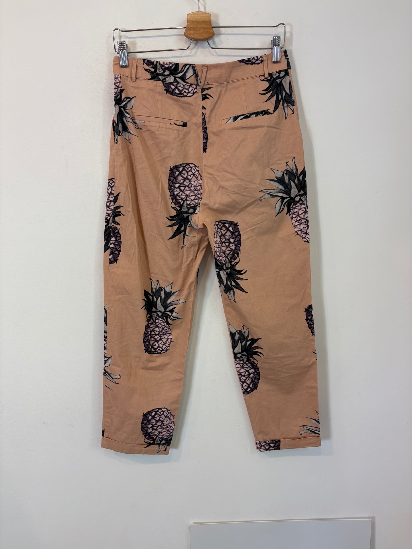 MANGO. Pantalón estampado piñas, T M