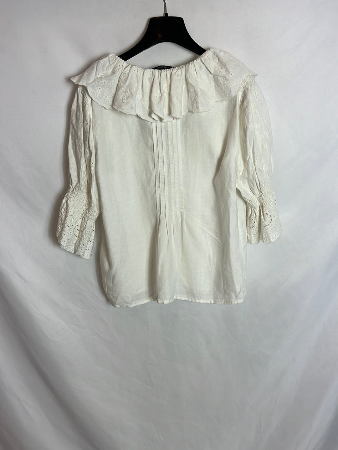ZARA. Vintage-style beige blouse Ts