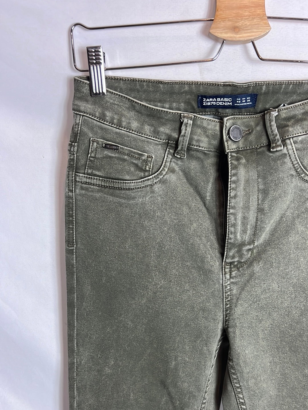 ZARA. Distressed green skinny denim. Size 40