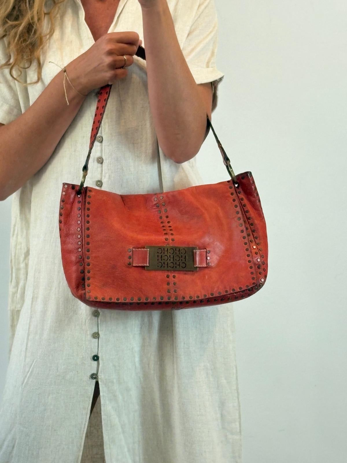 CAROLINA HERRERA. Bolos de hombro rojo tachuelas vintage