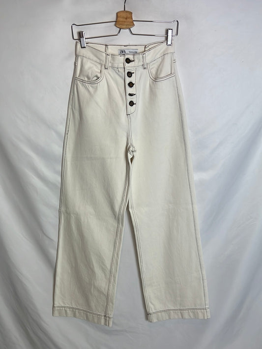 ZARA. Pantalón pata ancha botones. T 36