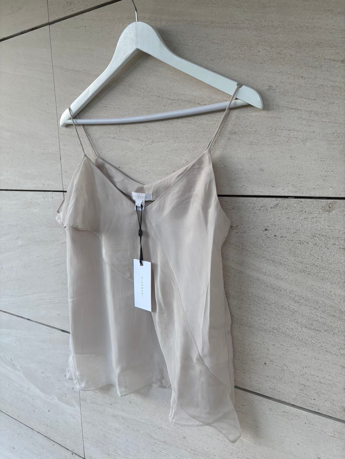 INTROPIA.Top beige texturas