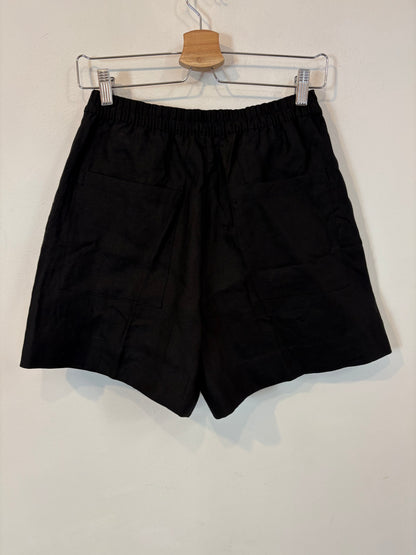 MASSIMO DUTTI. Bermuda lino en negro
