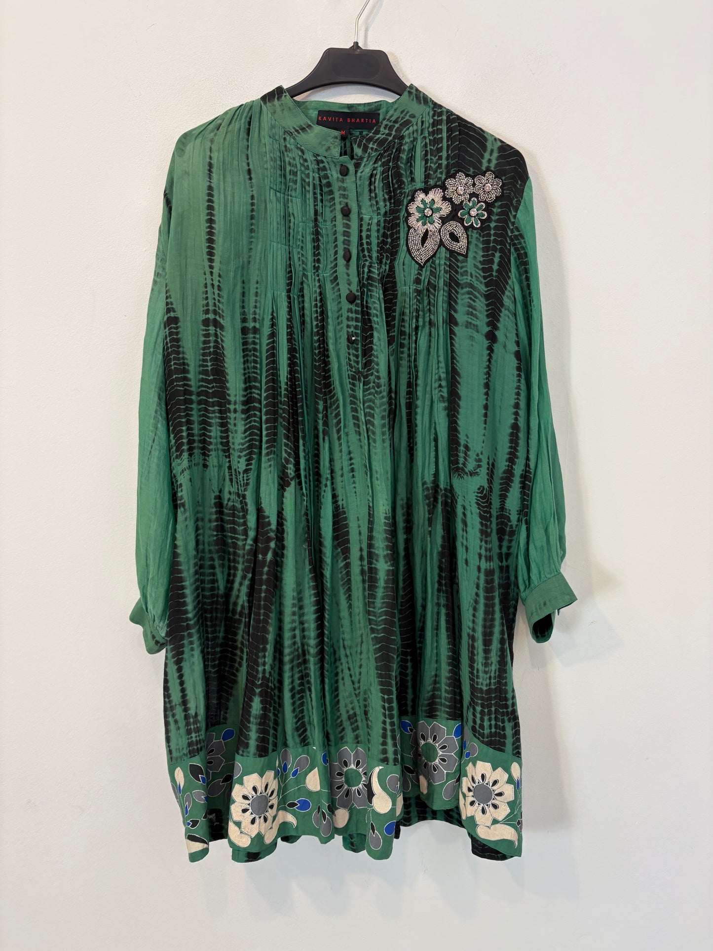 KAVITA BHARTIA. Vestido corto estampado