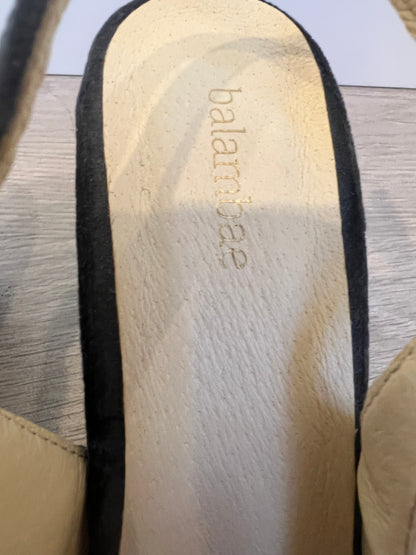 BALAMBAE. Stiletto azul petróleo piel. T 38