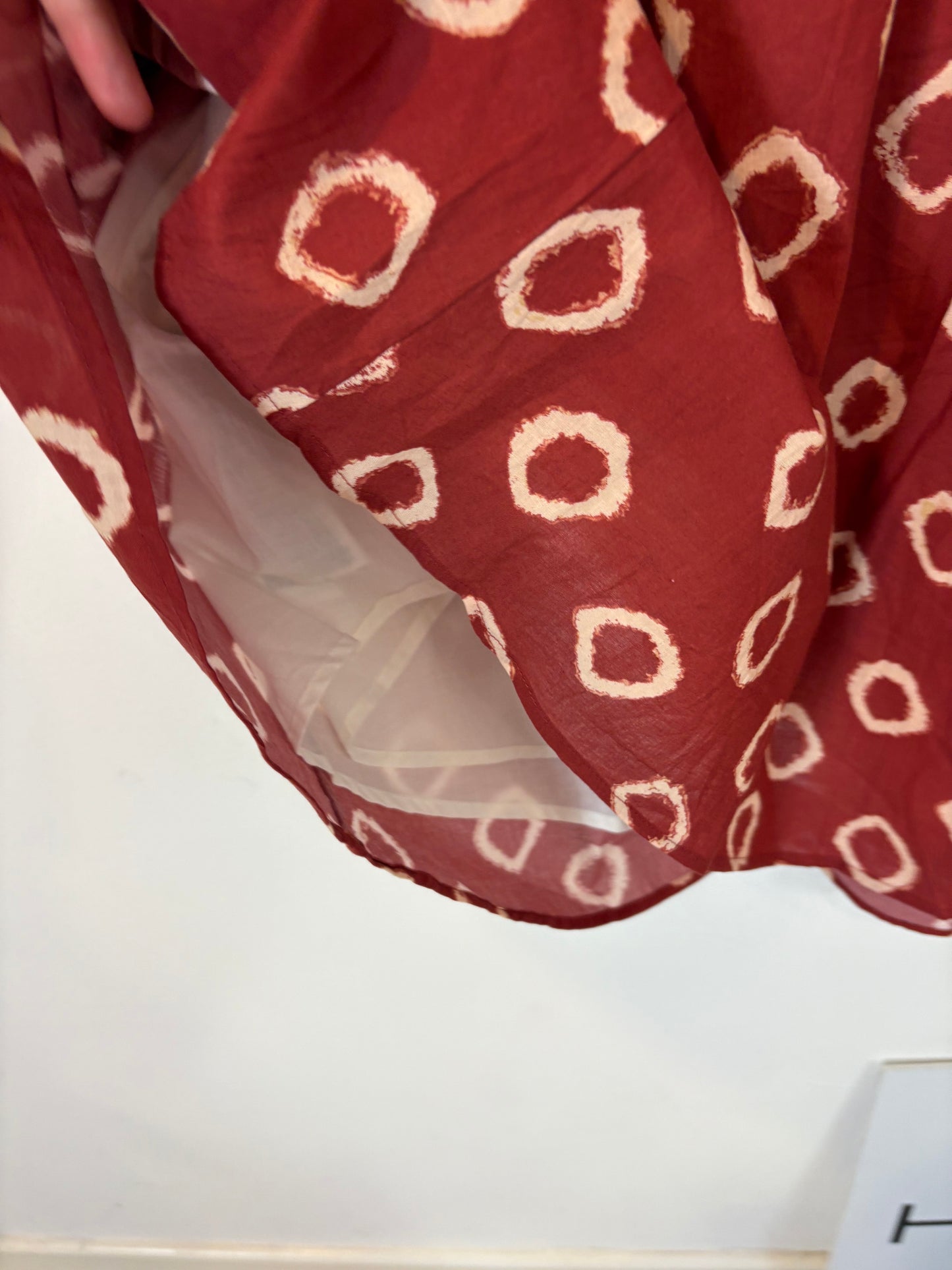 INTROPIA. Conjunto chaleco y falda detalles