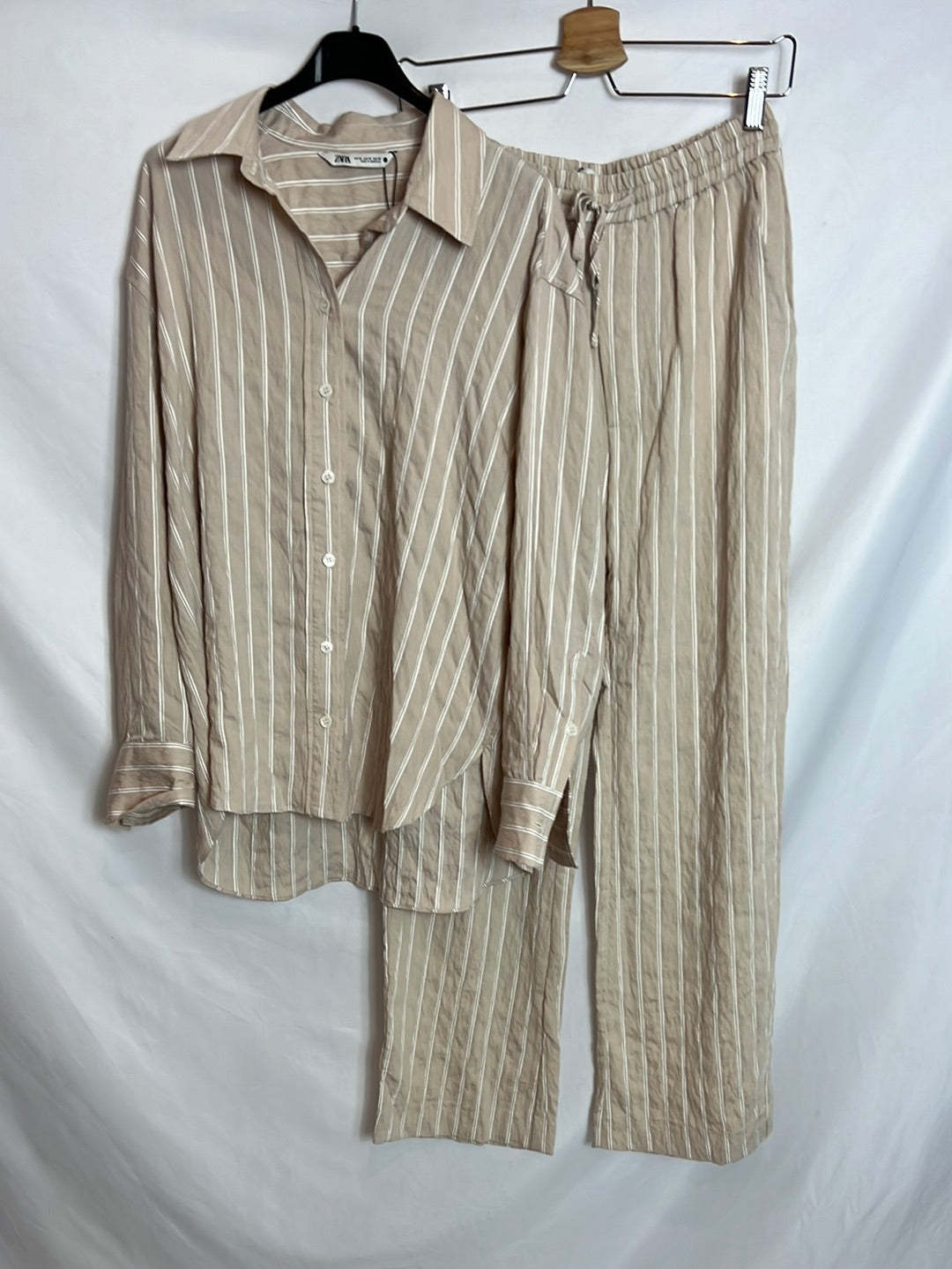 ZARA. Beige striped textured blouse. TM