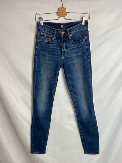 GAP. Mid-rise skinny jeans. Size 34