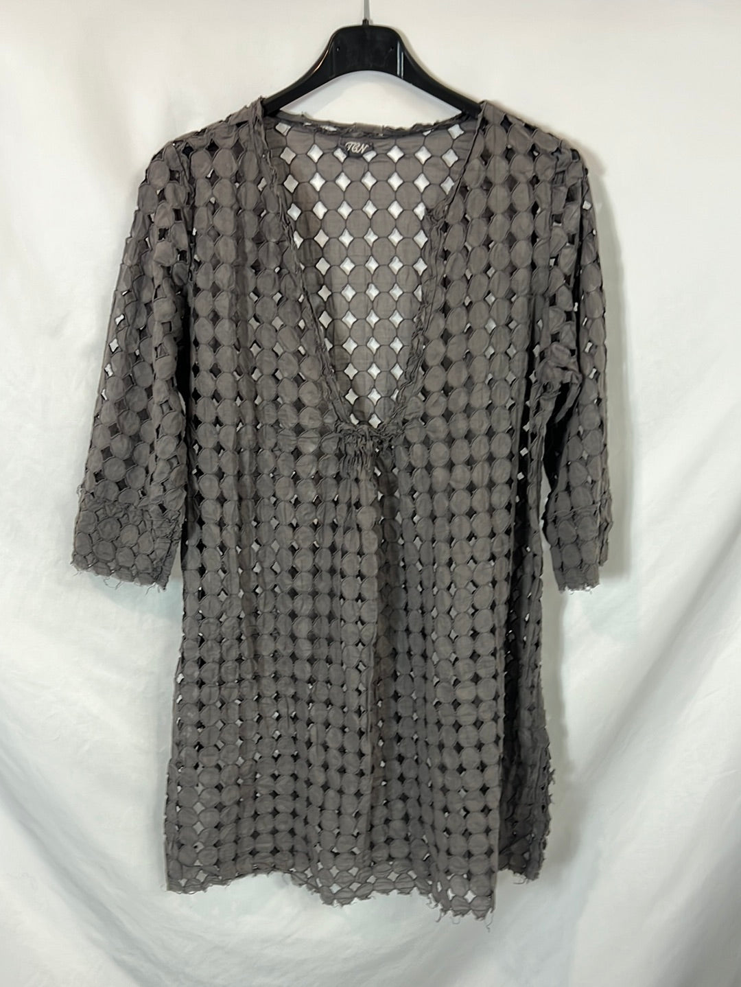 TCN. Short grey die-cut dress. Size M