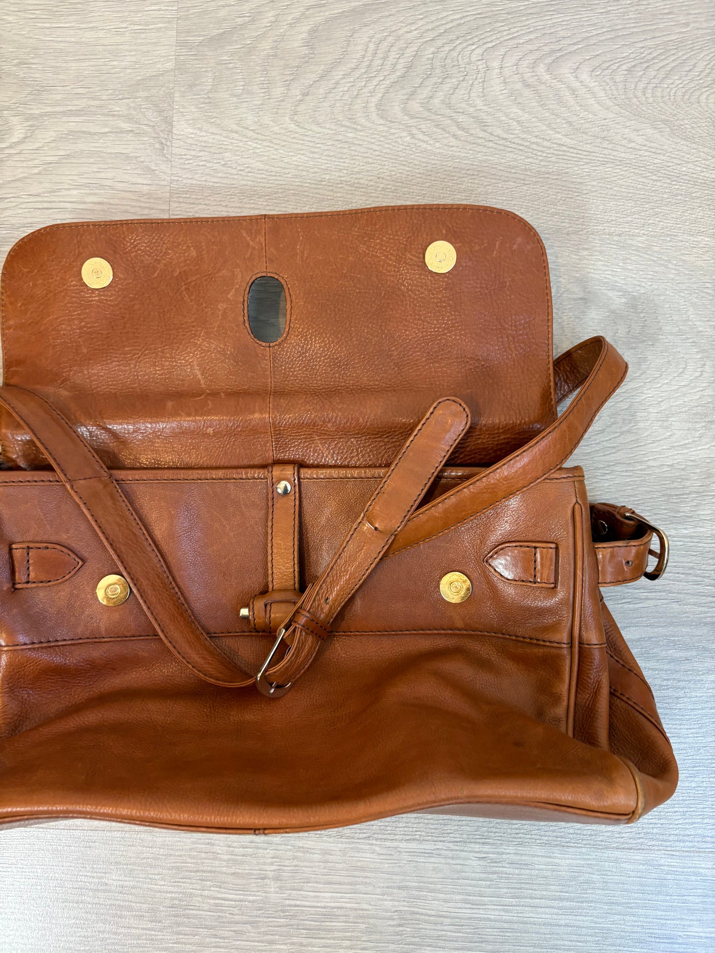 UTERQÜE. Bolso piel camel