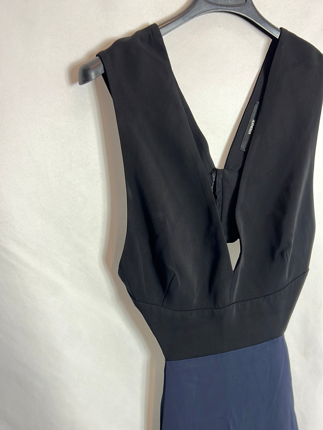UTERQÜE . Vestido largo bicolor apreturas. T M