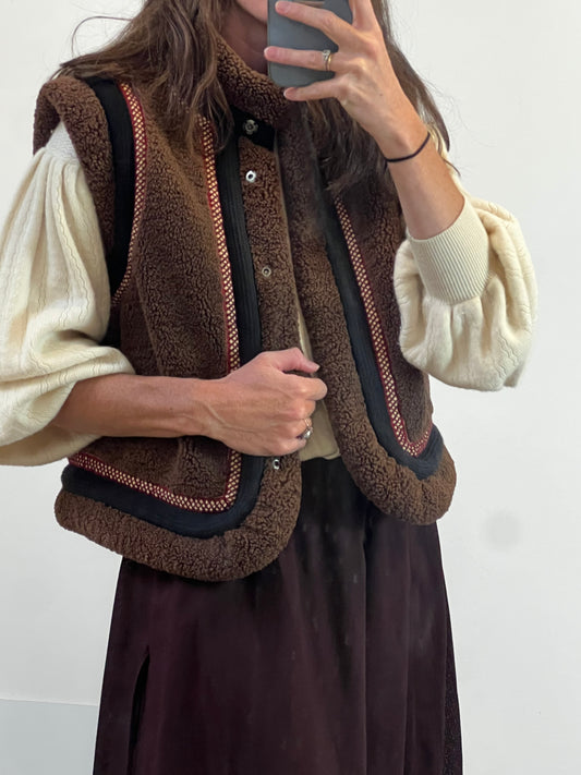 ANTIK BATIK. Chaleco marrón borrego detalles
