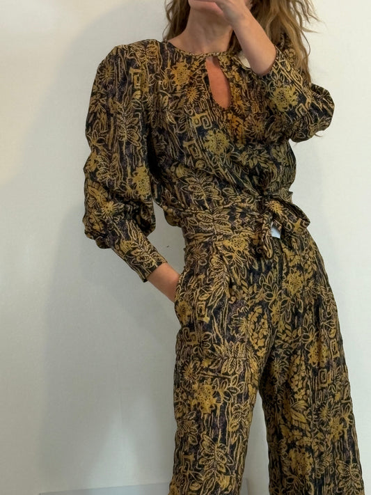 PANAMBI. Blusa estampada hombreras