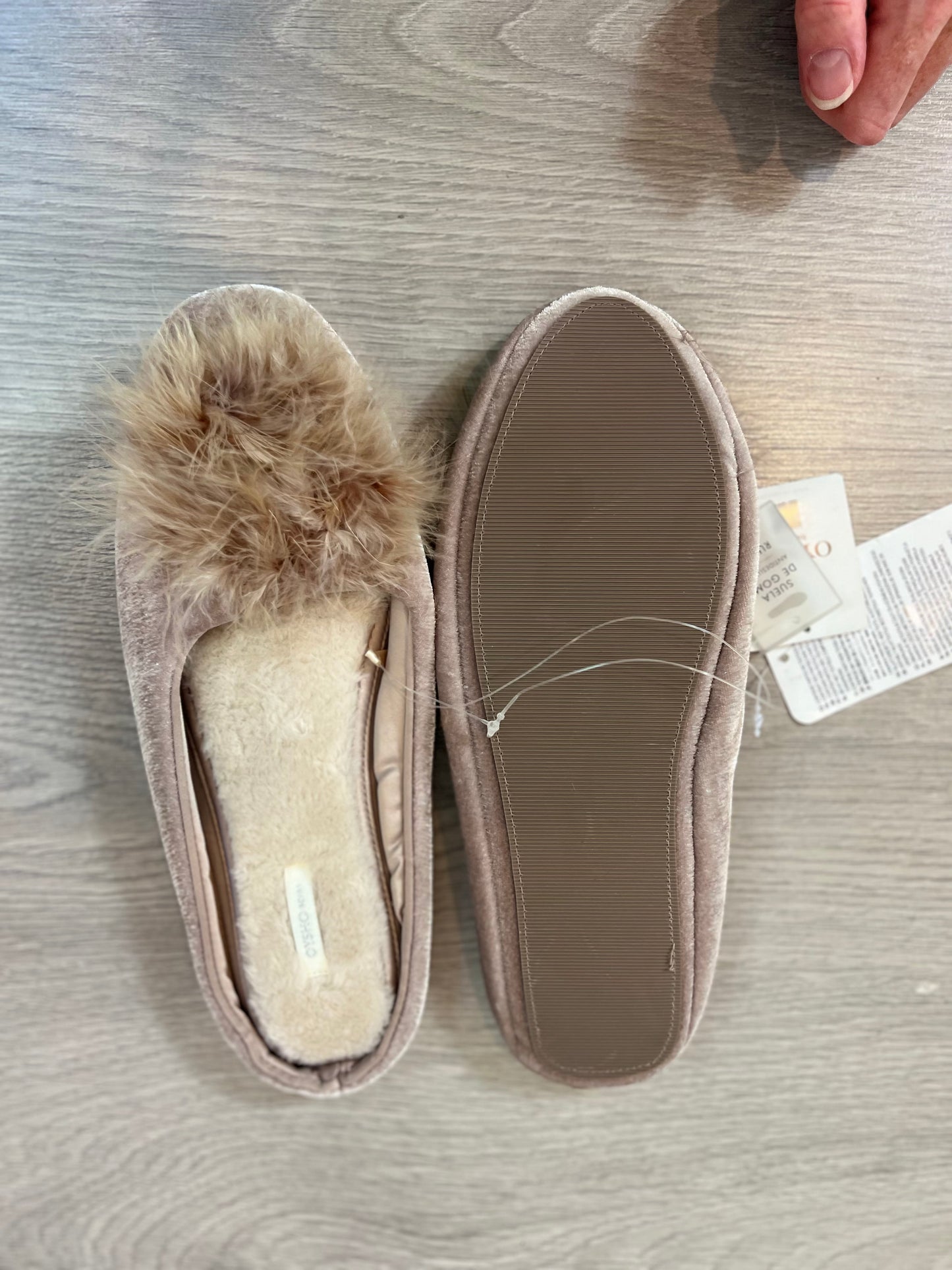 OYSHO. Zapatilla beige plumas T.40/41