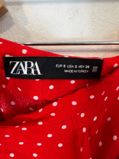 ZARA. Falda/pantalón roja lunares T.s