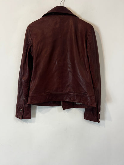 MASSIMO DUTTI. Chaqueta burdeos piel