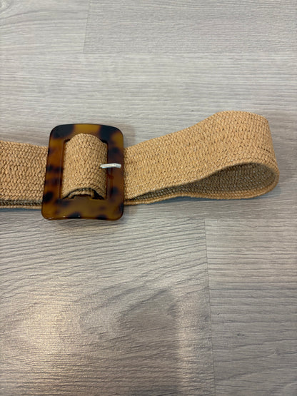 OTRAS. Cinturón rafia hebilla efecto nácar