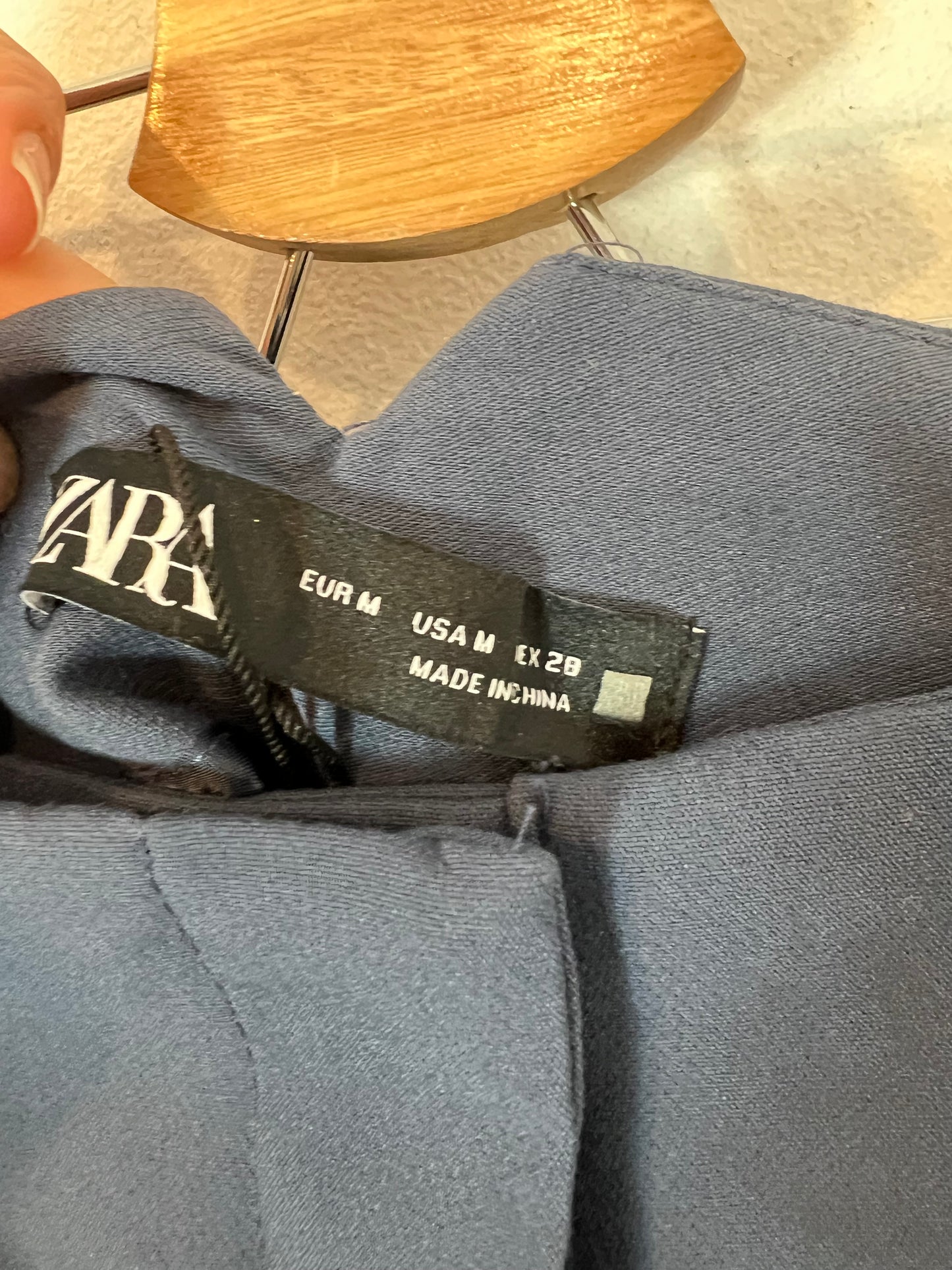 ZARA. Pantalón azul pinzas T.m