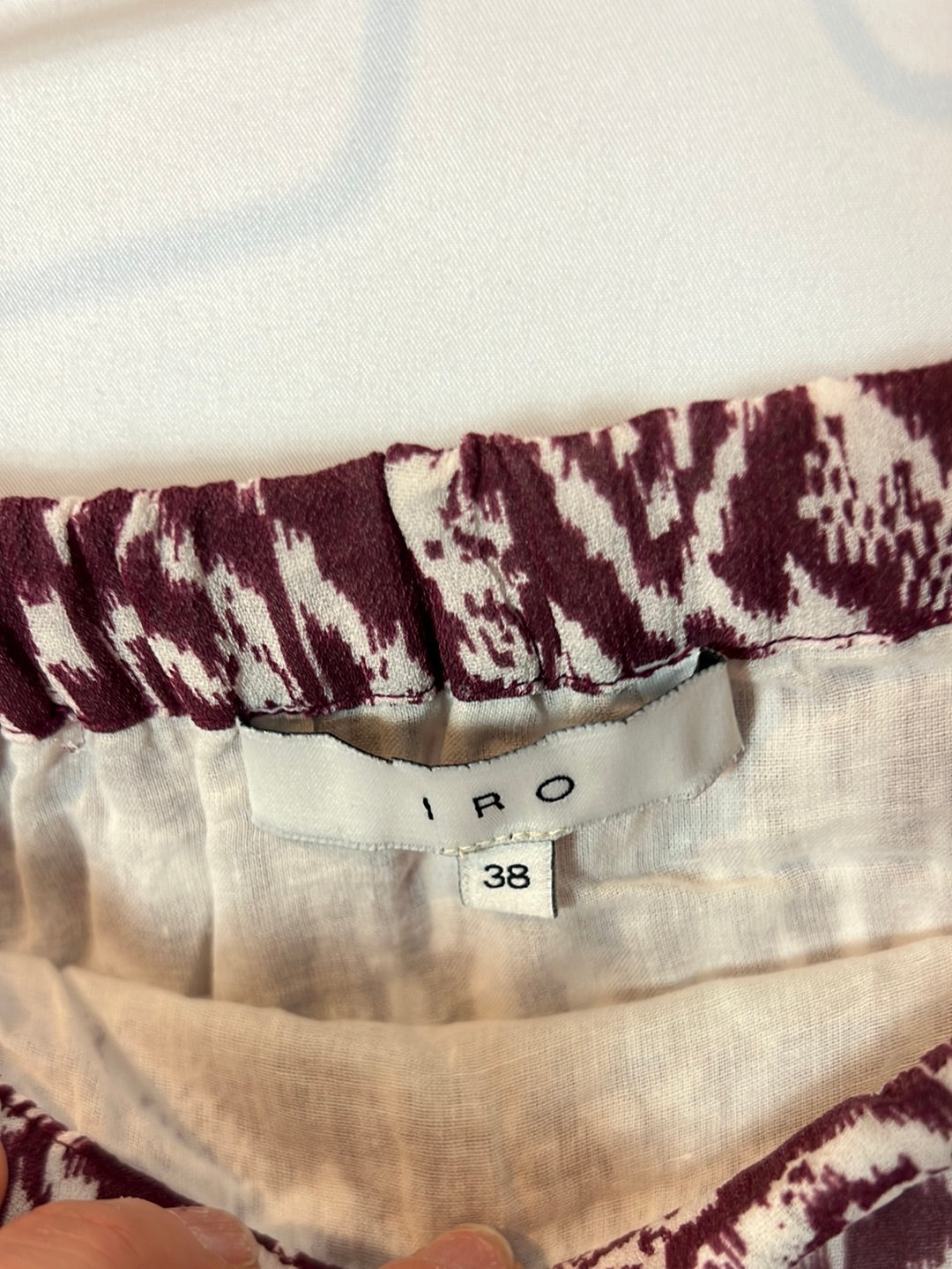 IRO. Short printed flowing skirt. Size 38