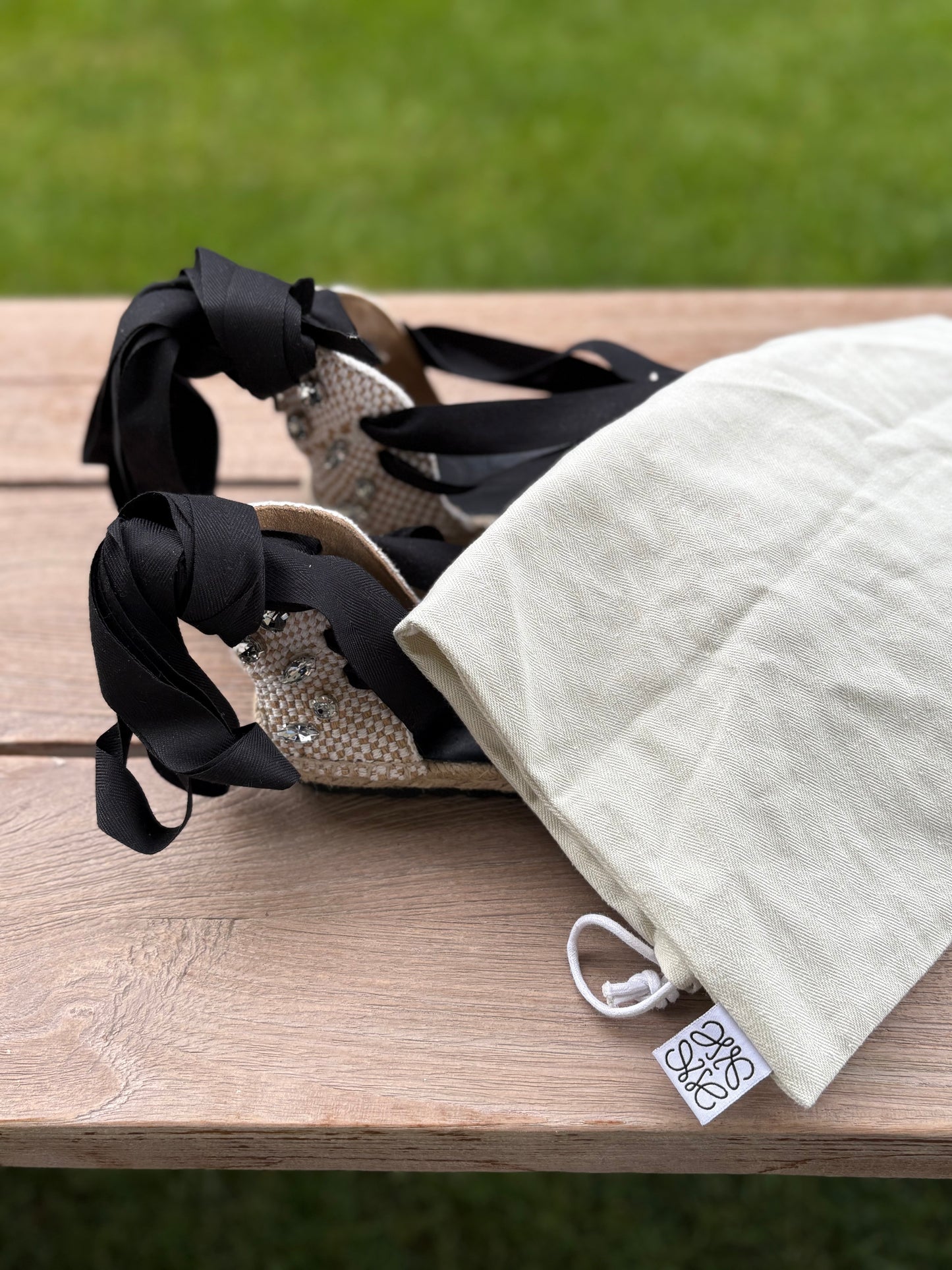 LOEWE. Alpargata detalle pedrería. T 39