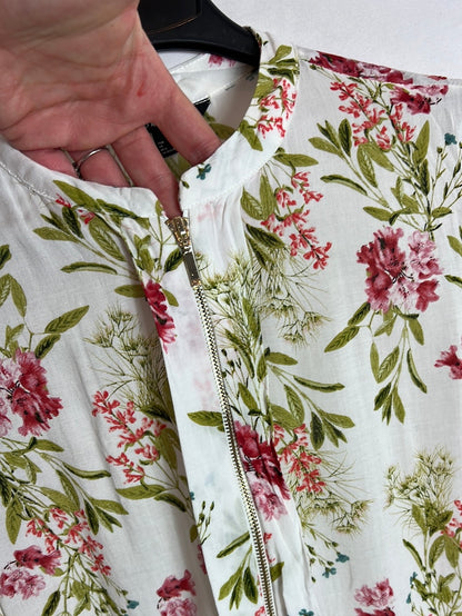 CORTEFIEL. Blusa flores cremallera. T S