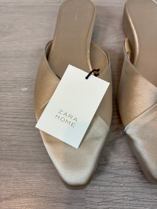 ZARA HOME. Zapatillas color champagne. T 38