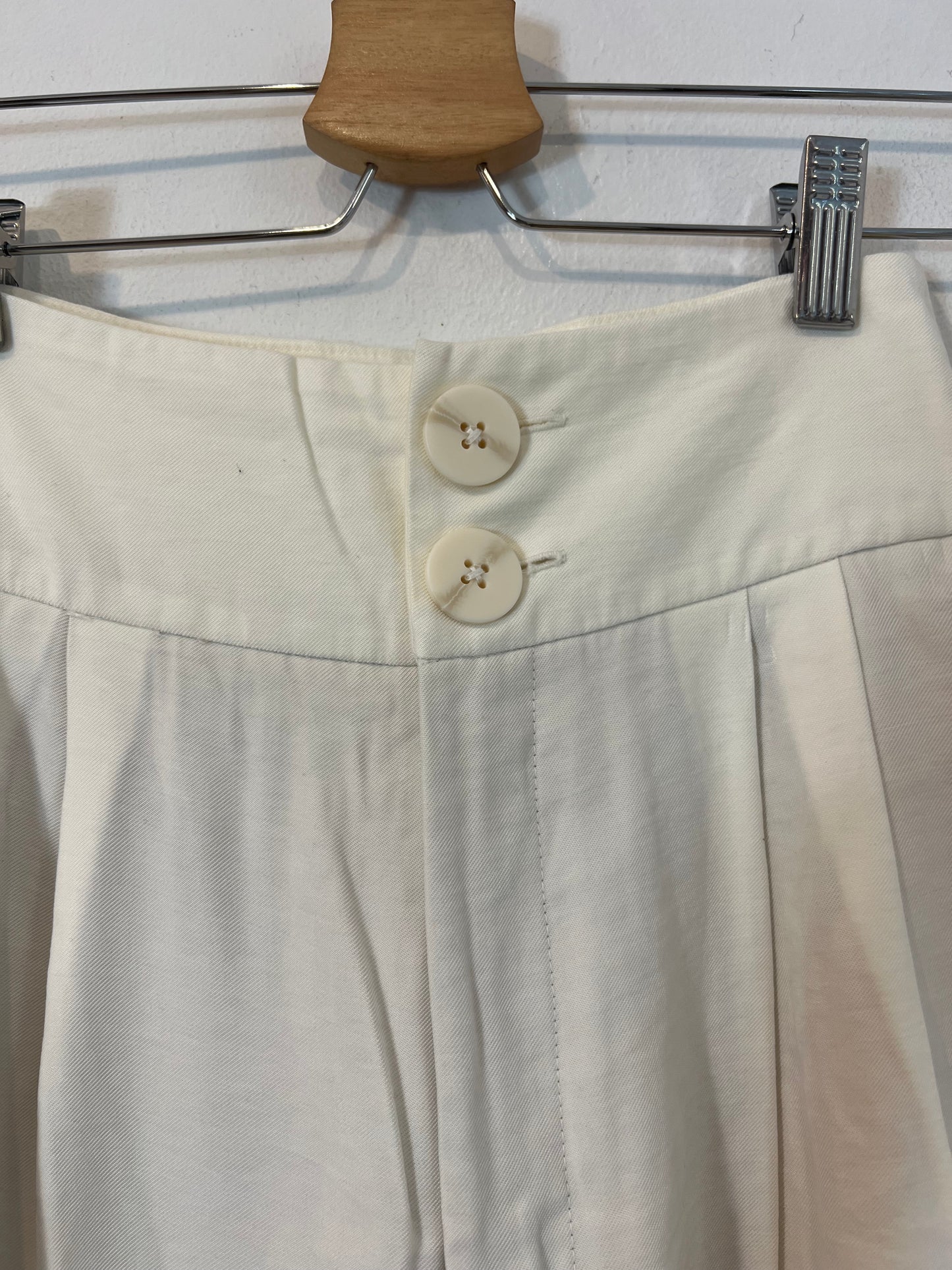 STRADIVARIUS. Pantalón ancho blanco T.34