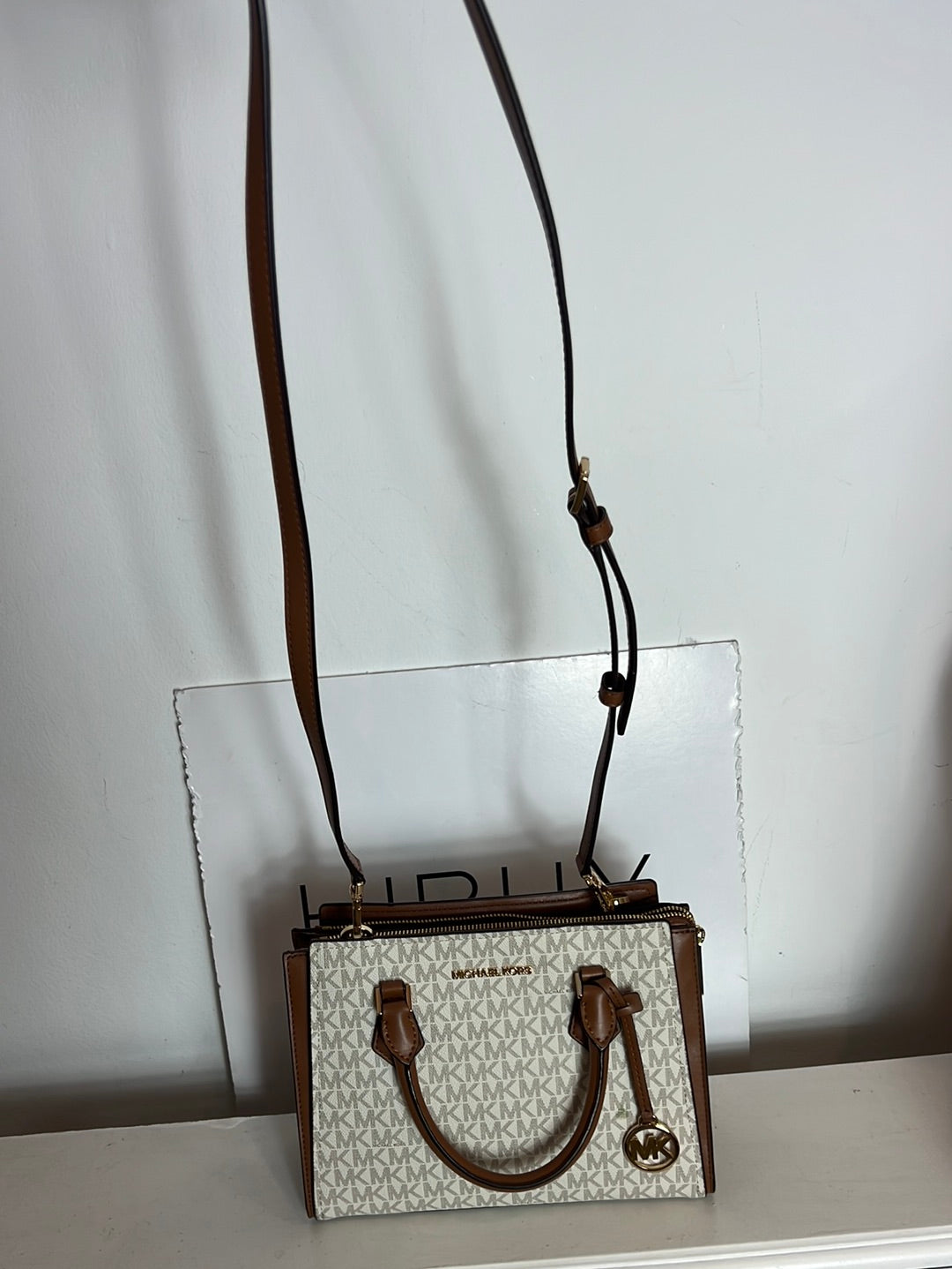 MICHAEL KORS. Bolso iniciales doble asa