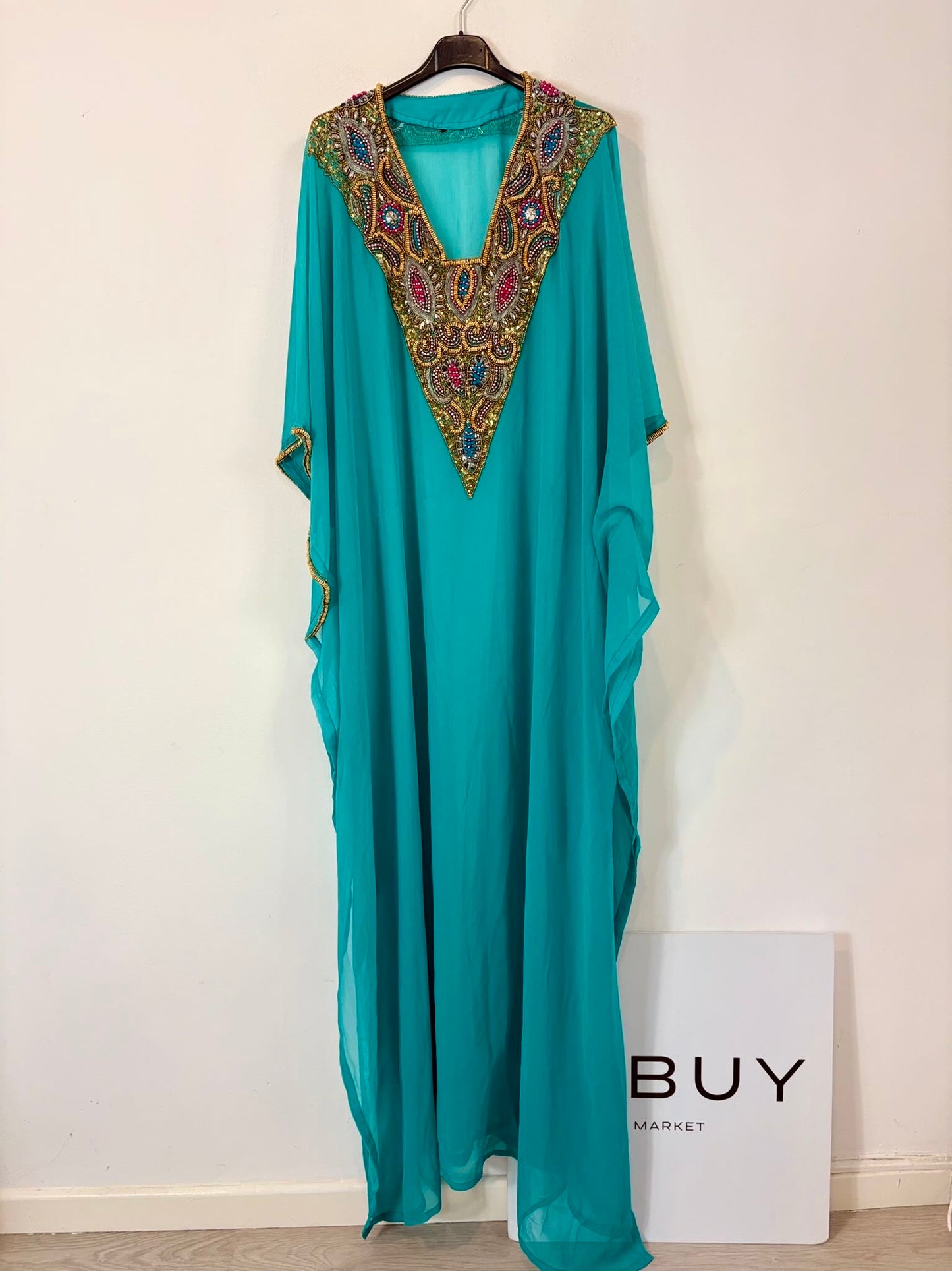 Kaftán azul turquesa escote pedreria