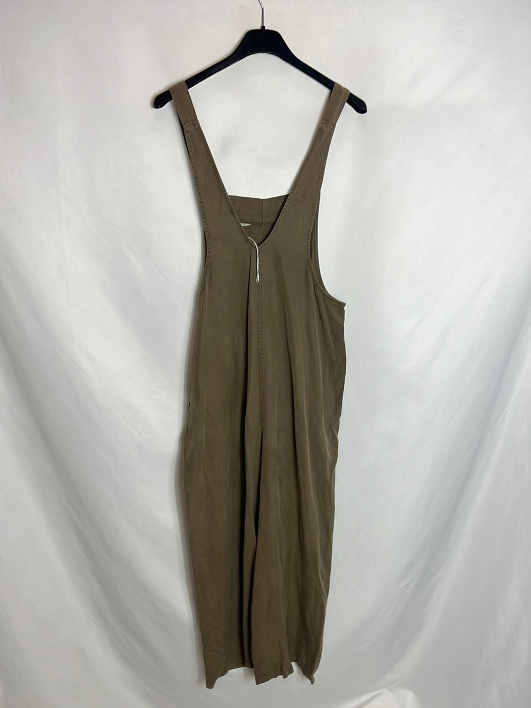 PULL&BEAR . Mono verde fluido culotte. T XS