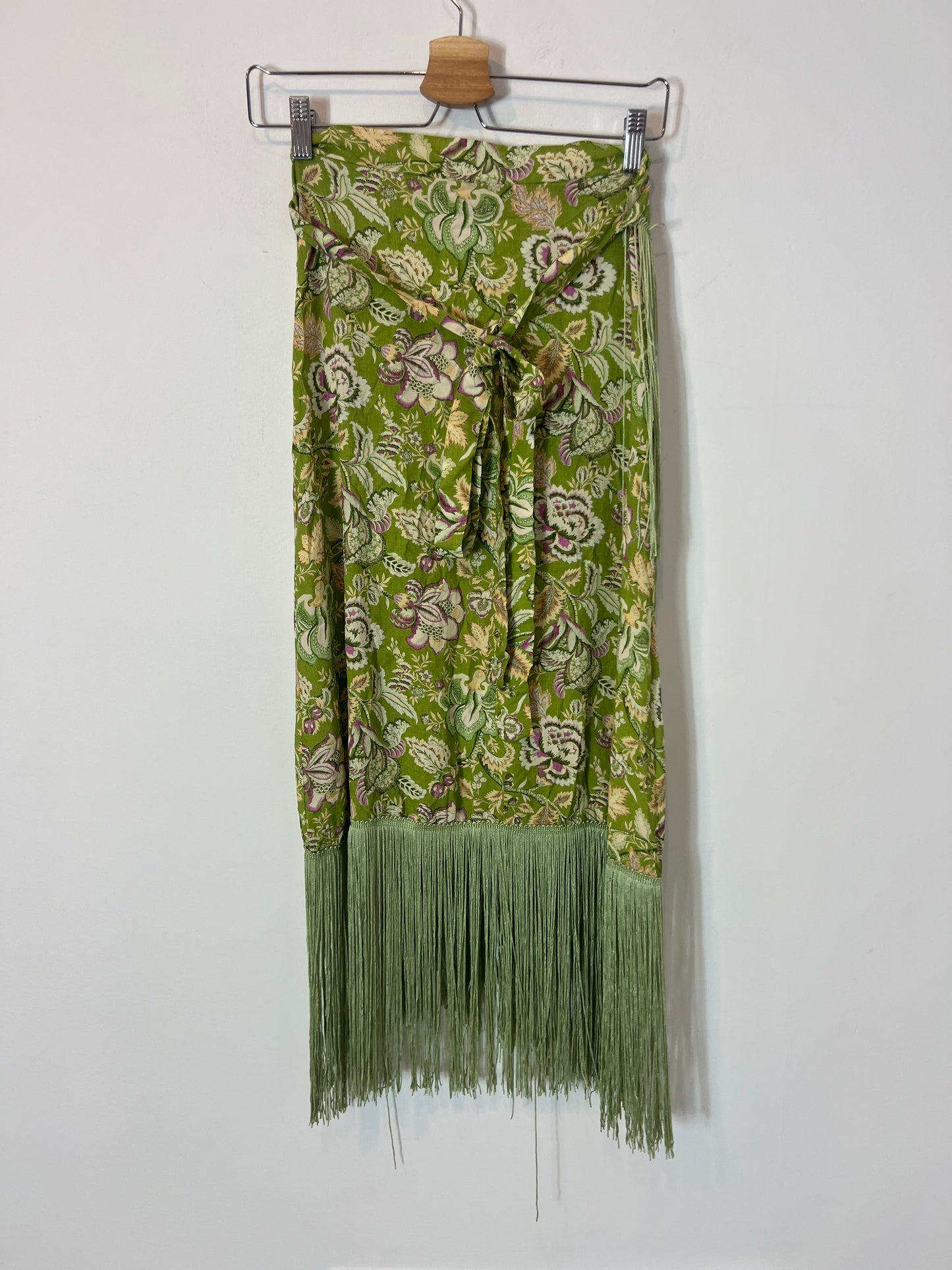 LETIZ BARCELONA. Falda midi cruzada flecos. T M