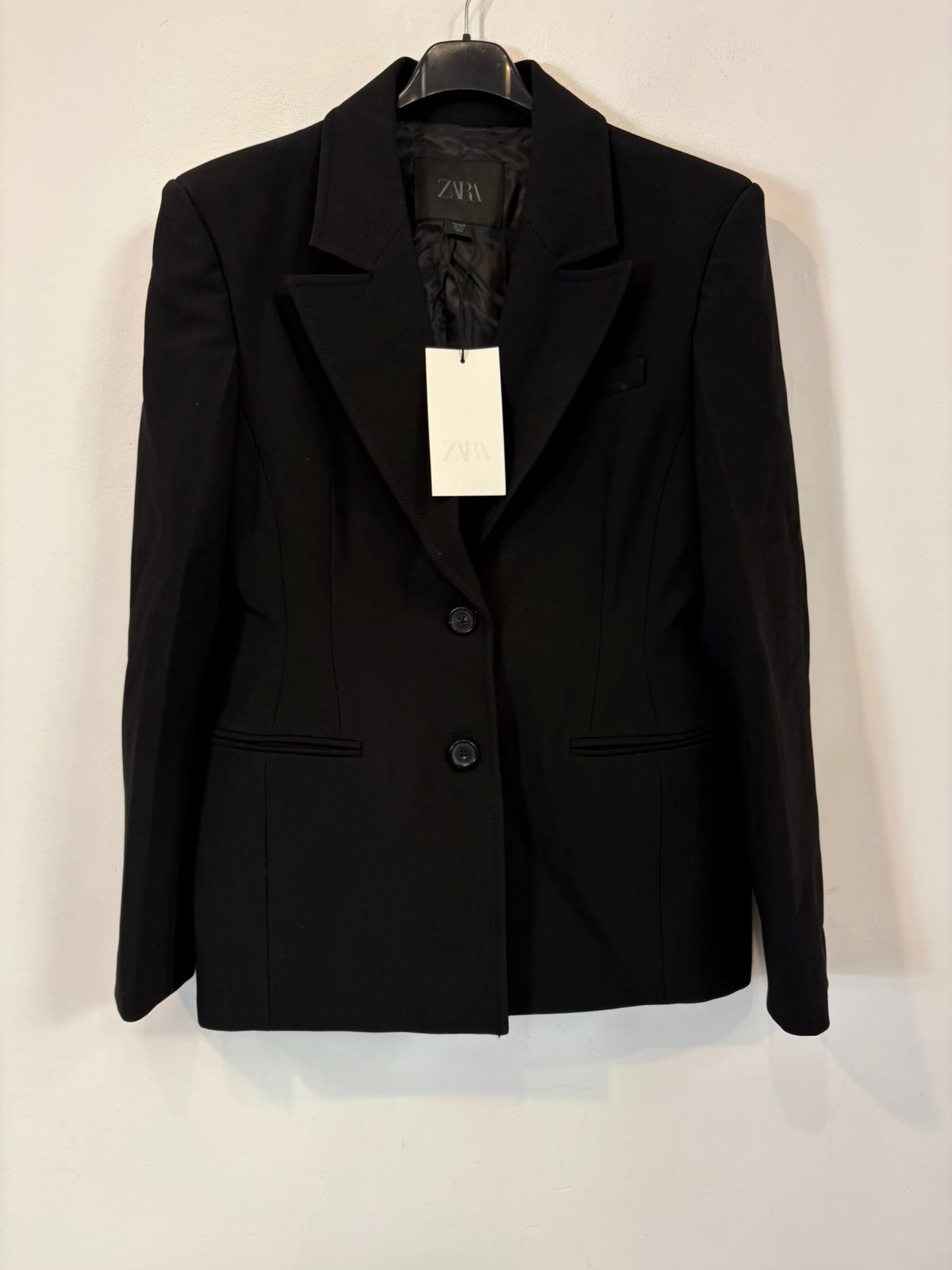 ZARA. Blazer negra detalle cintura