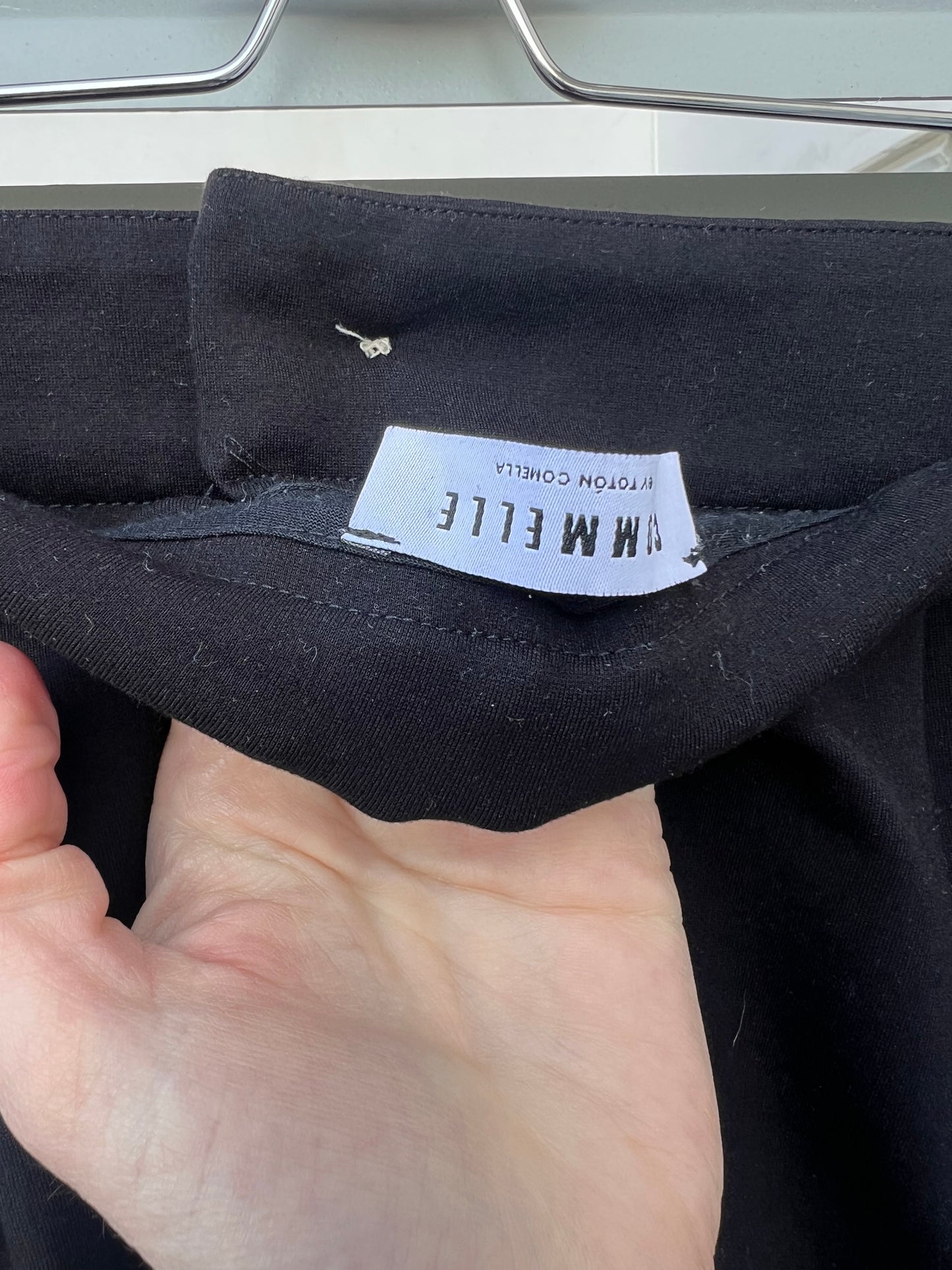 COMMELLE. Pantalón negro de vestir