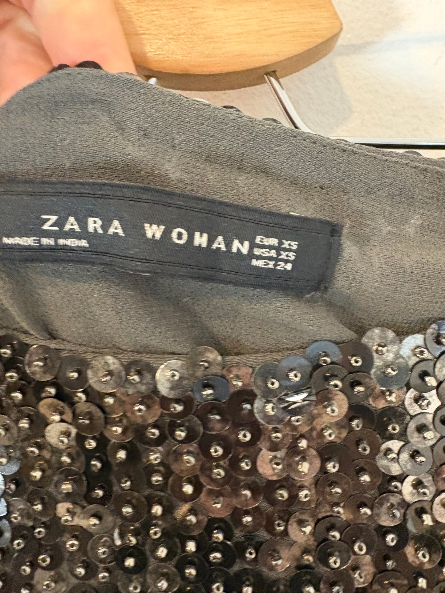 ZARA. Falda corta lentejuelas. T XS