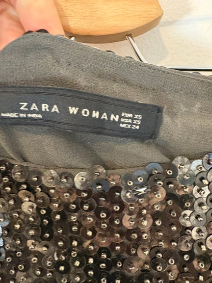 ZARA. Falda corta lentejuelas. T XS