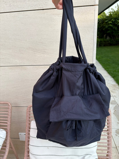 COS. Bolso azul shopper acolchado