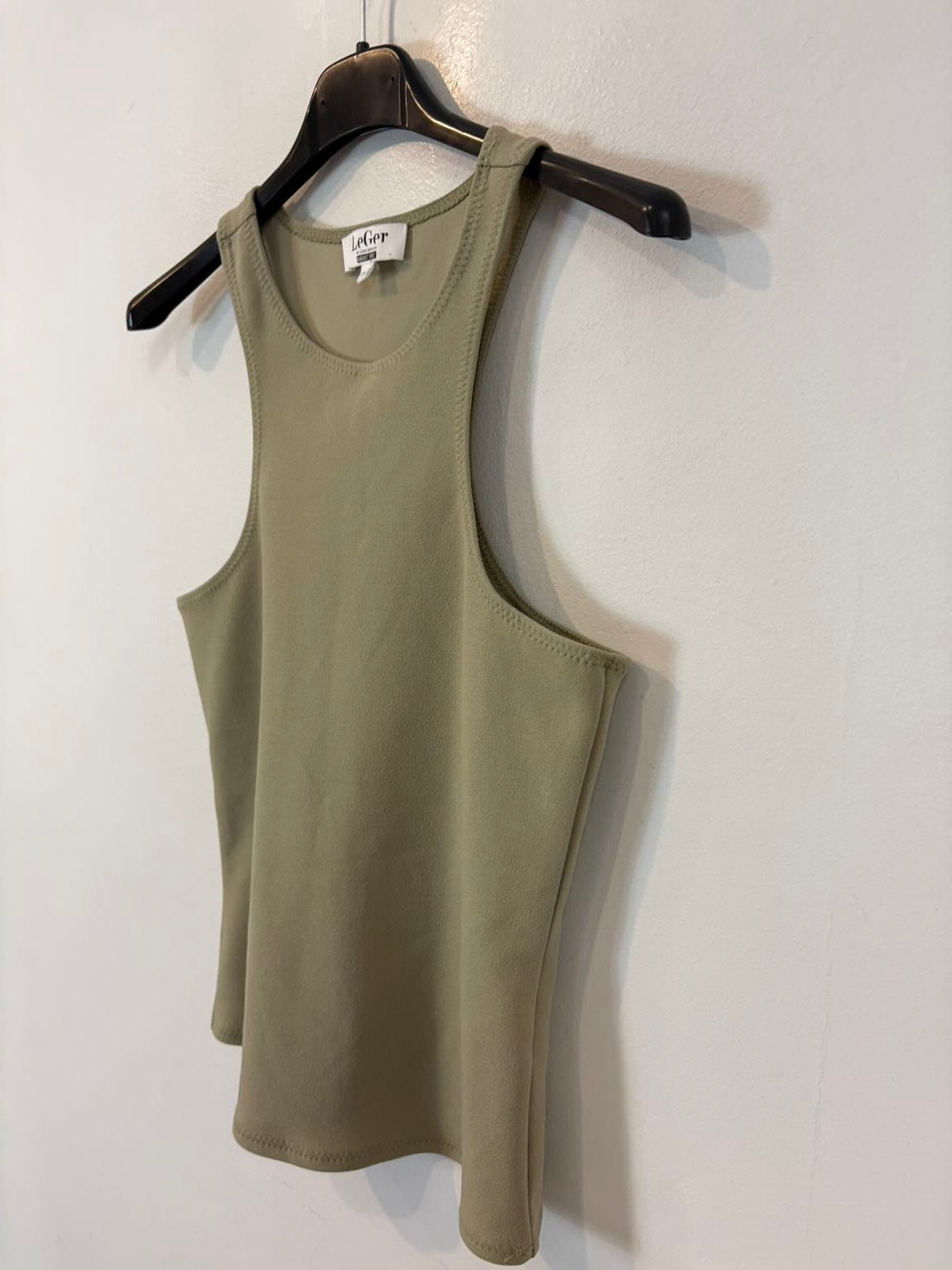 LEGER. Top verde claro textura