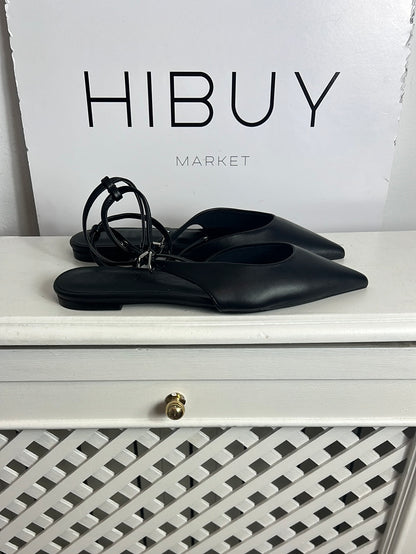 MANGO. Sandalia plana negra pico y Tura al tobillo. T 37