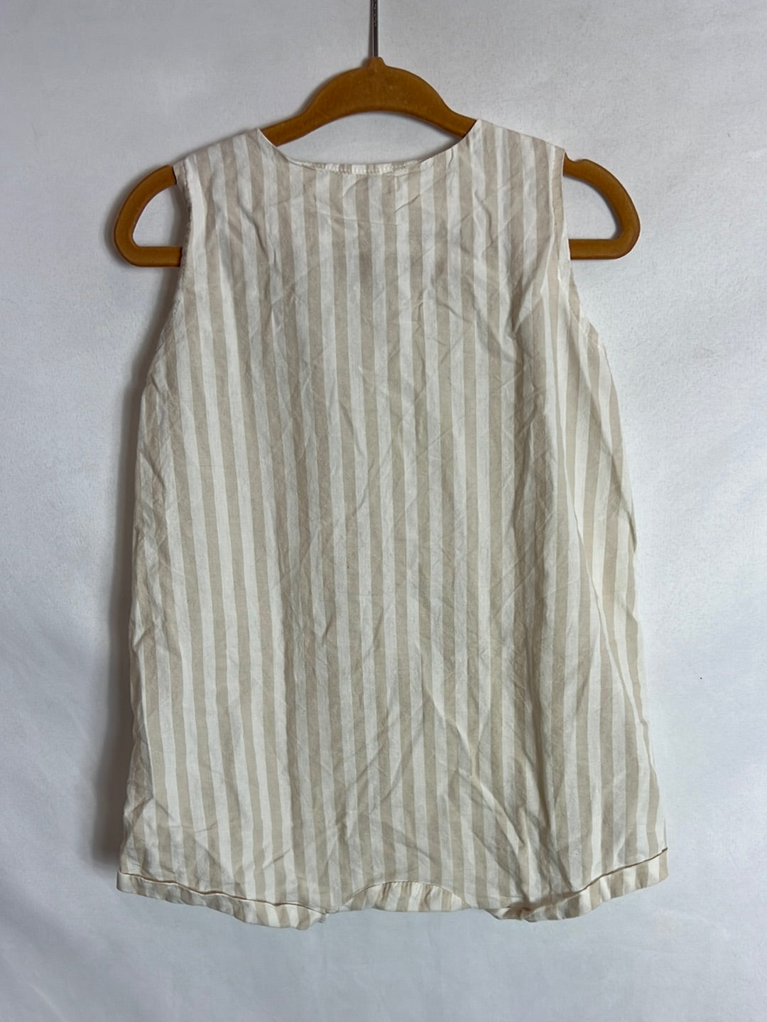 H&amp;M. Beige striped frog and bucket. T 6-9 months