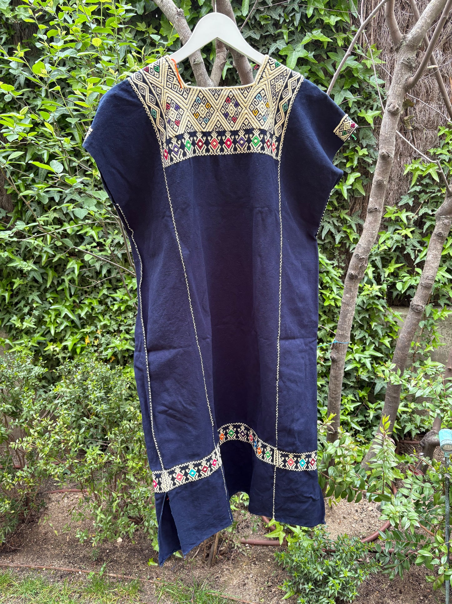 VESTIDO AZUL BORDADO