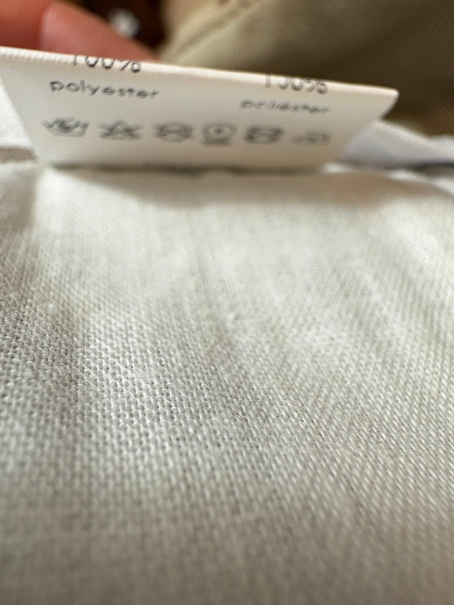 NURRK. Pantalón beige pinzas pata ancha