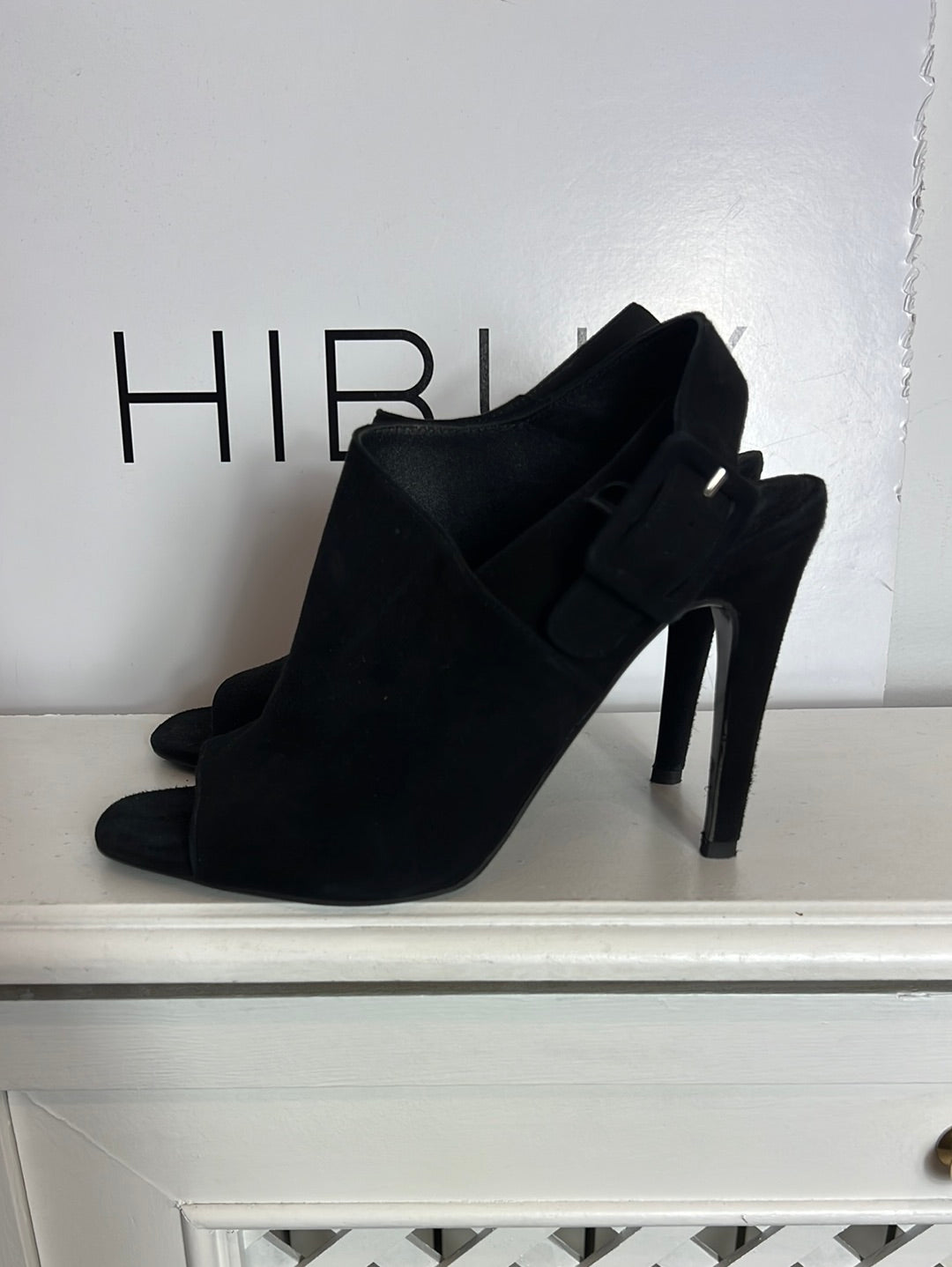 UTERQÜE. Sandalias negras cubiertas.  T 41