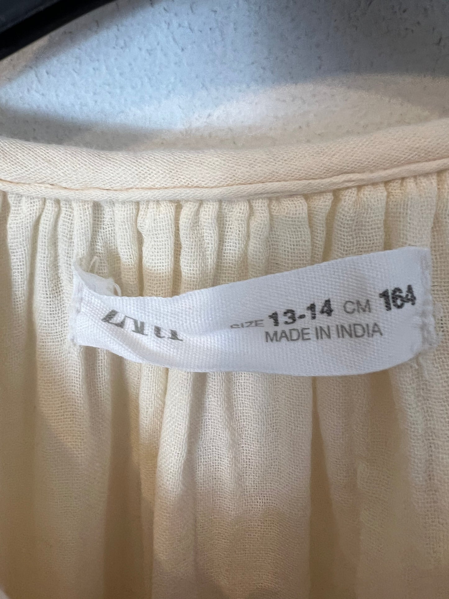 ZARA. Beige vest and blouse set. Size 13-14 years (XS)