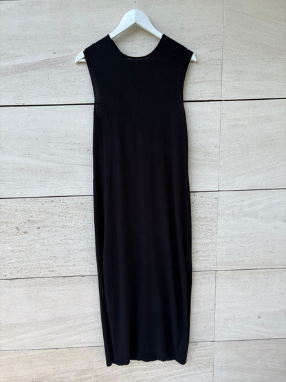 MASSIMO DUTTI. Vestido largo negro hilo