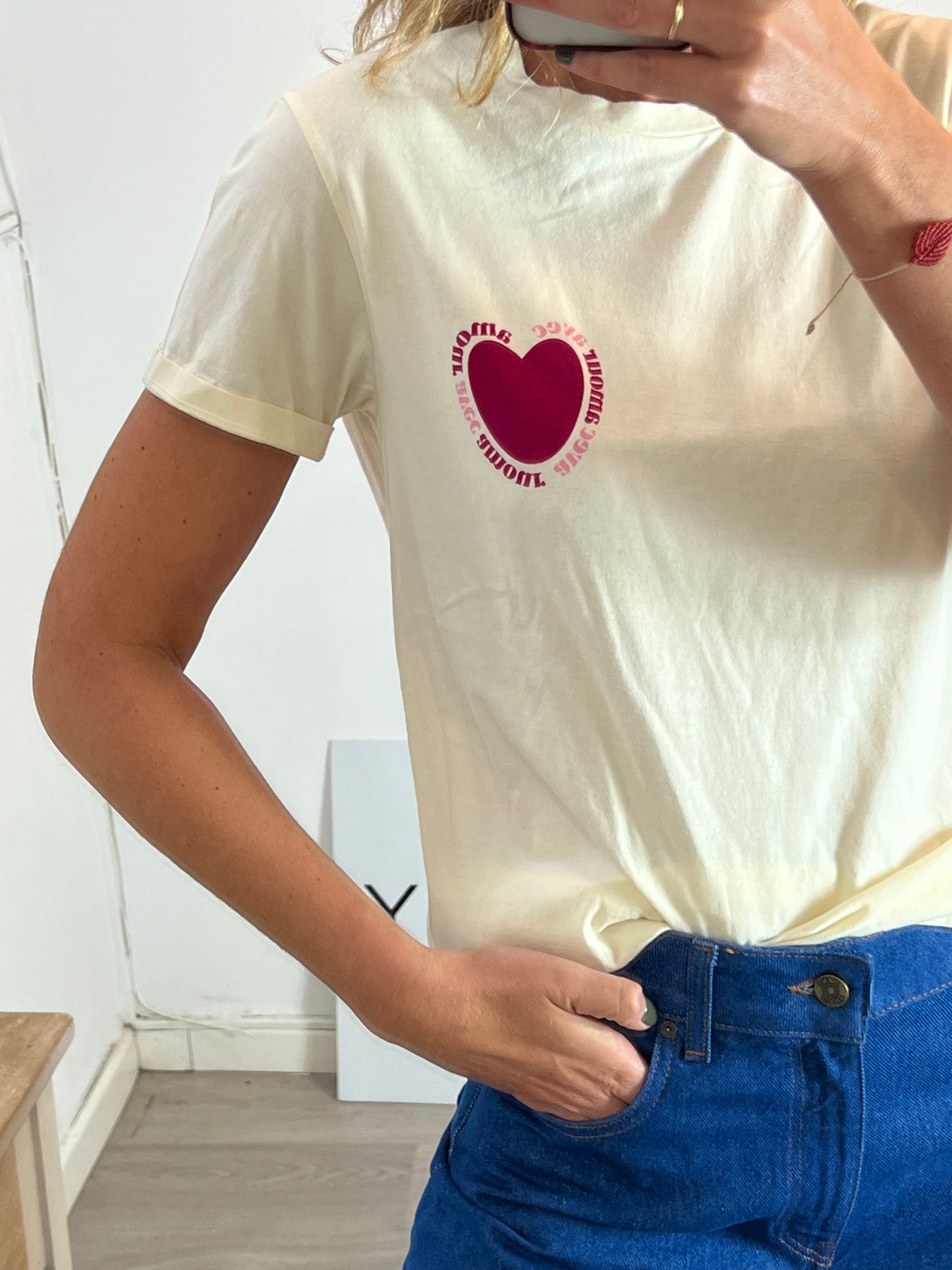 LE MOT. Camiseta color crema letras. T S